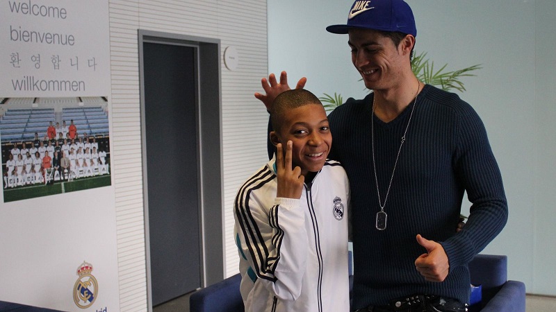 Krysset mellom Kylian Mbappé og Real Madrid